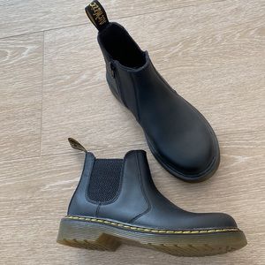DR. MARTENS JUNIOR 2976 SOFTY T LEATHER CHELSEA BOOTS, Size 3, NEW